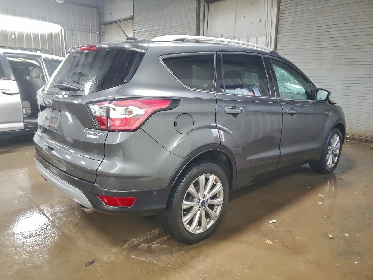 Ford Escape Titanium Image 2