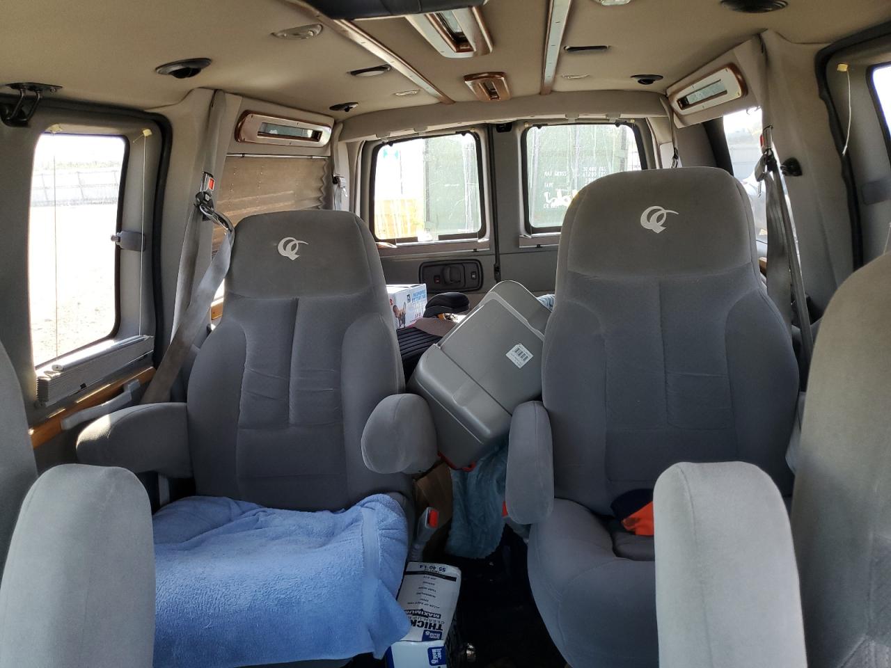 Chevrolet Express Image 10