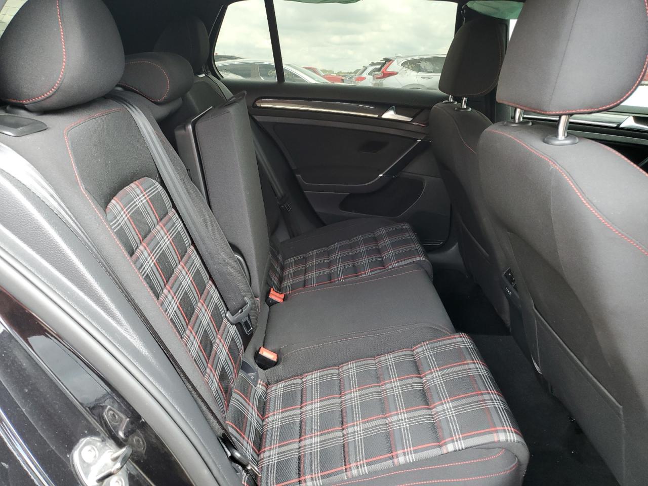 Volkswagen GTI Image 6