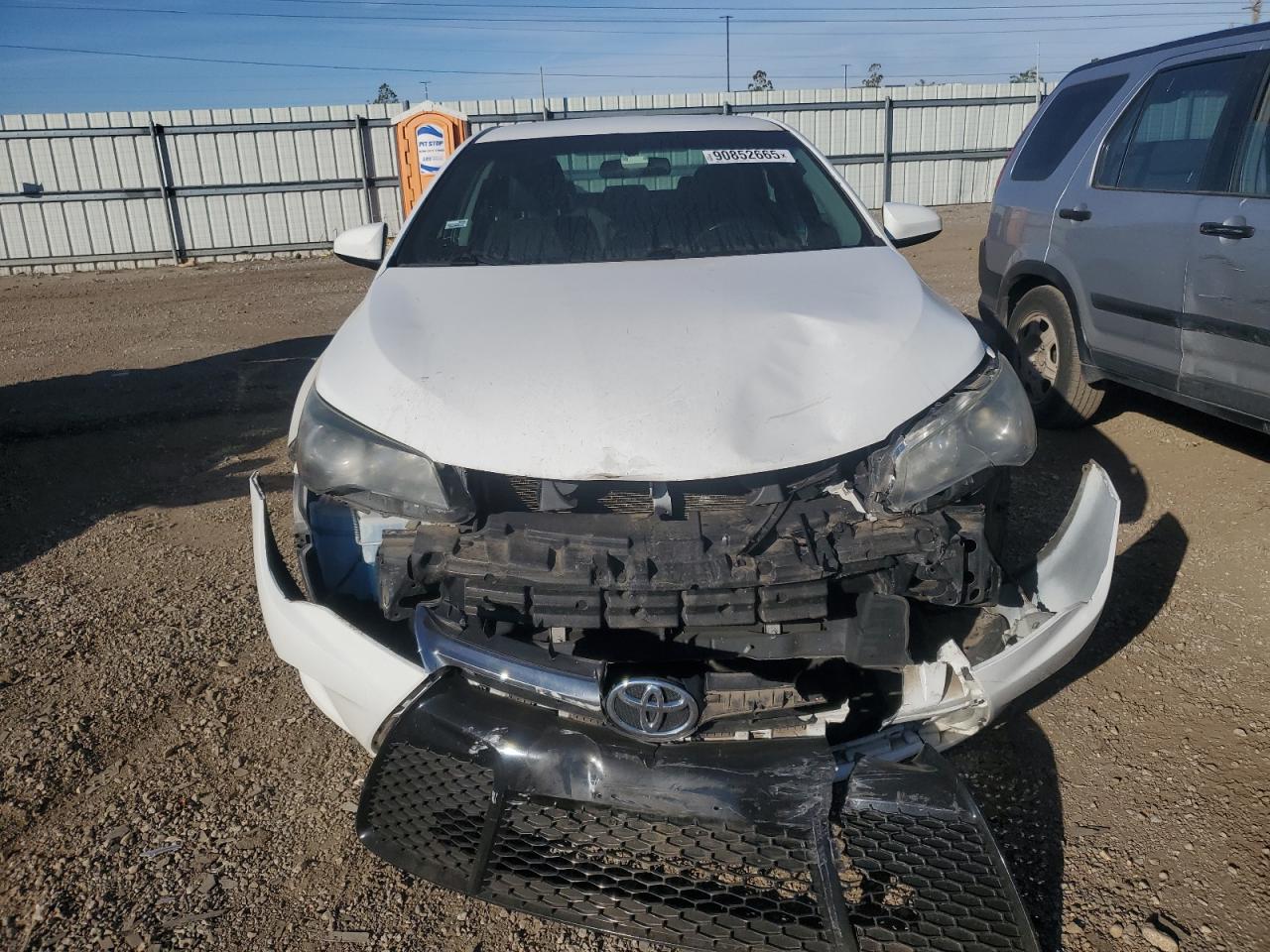 Toyota Camry Le Image 9