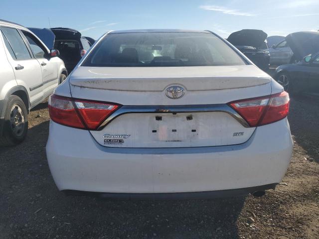 Toyota Camry Le Image 10