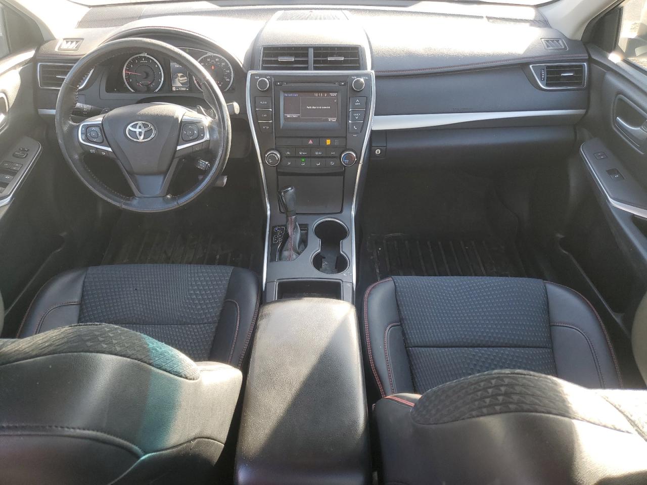 Toyota Camry Le Image 8