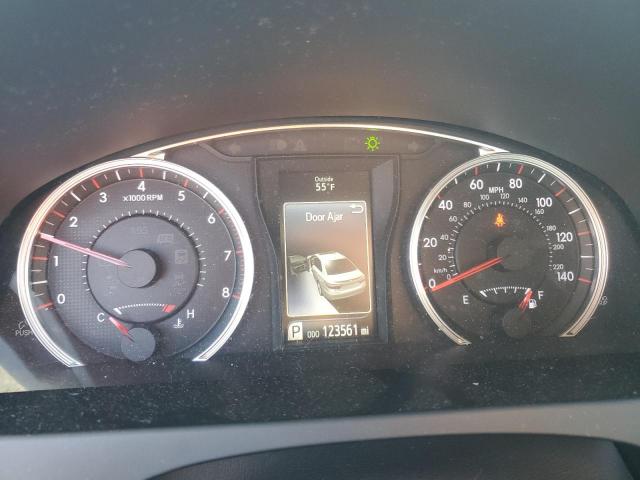 Toyota Camry Le Image 6