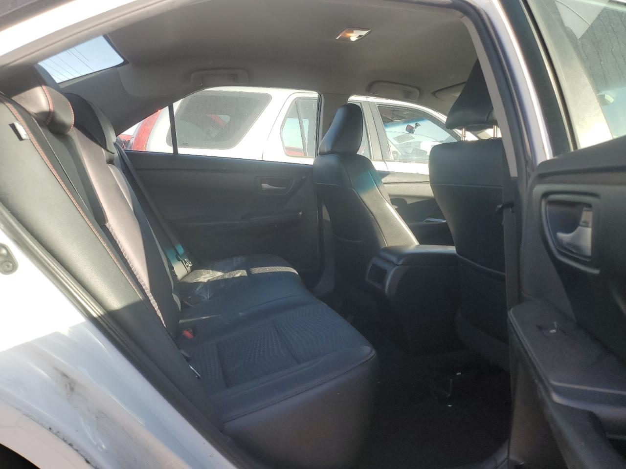 Toyota Camry Le Image 2