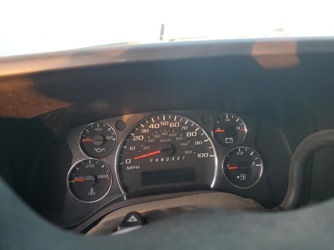 GMC Savana Cutaway G3500 Image 8