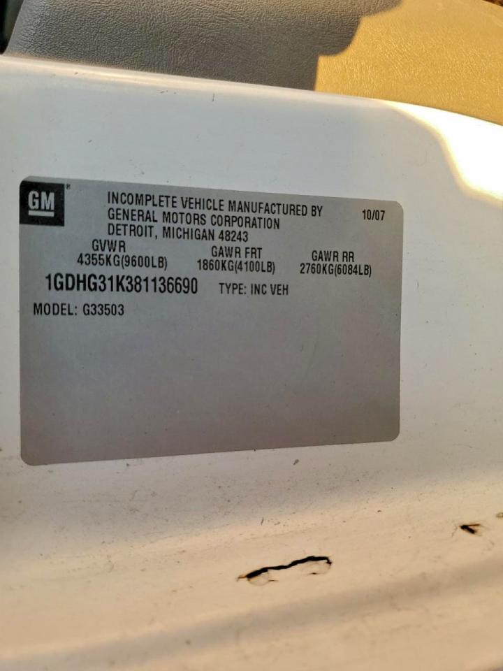 GMC Savana Cutaway G3500 Image 9