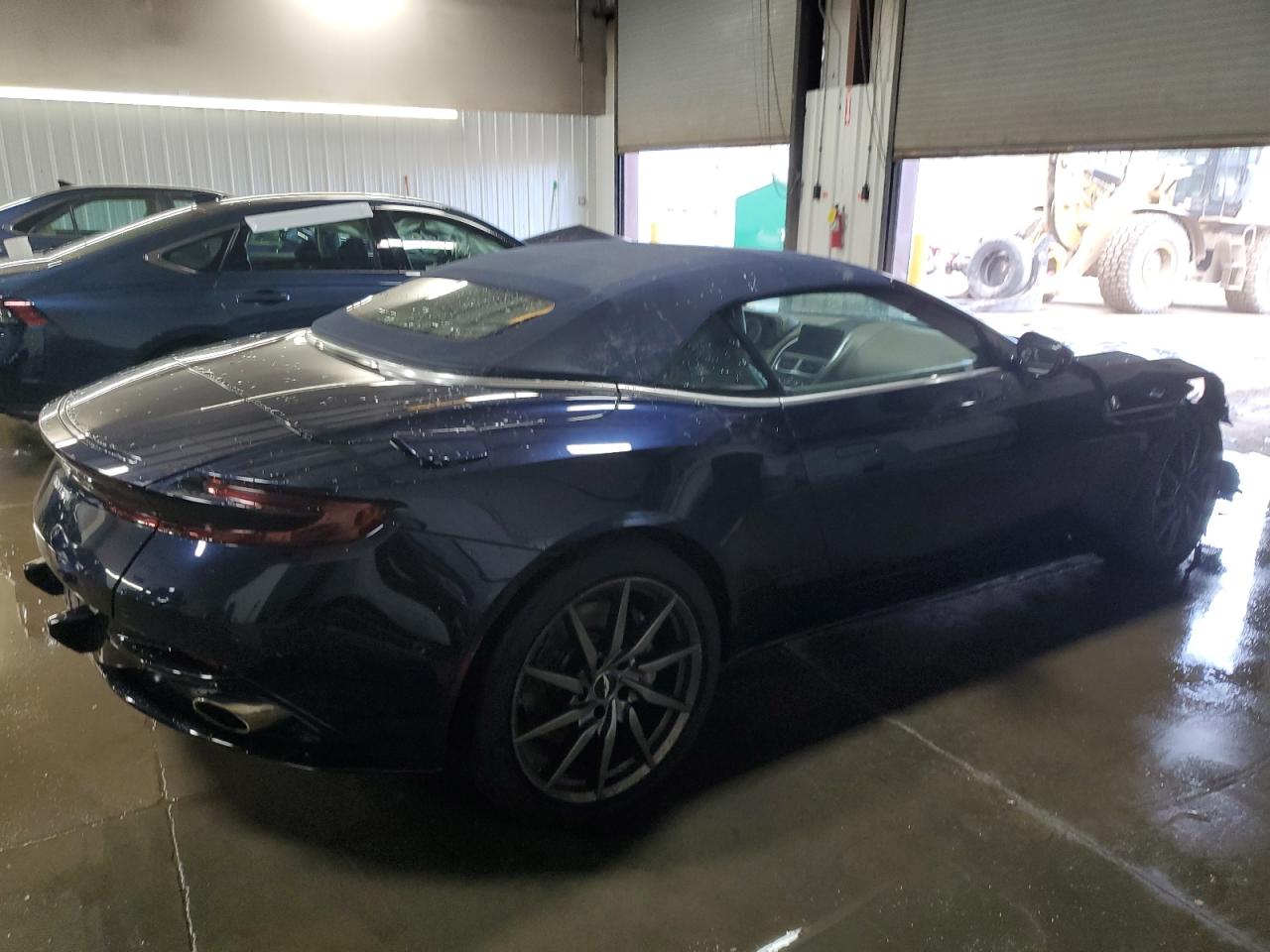 Aston Martin DB11 Image 2