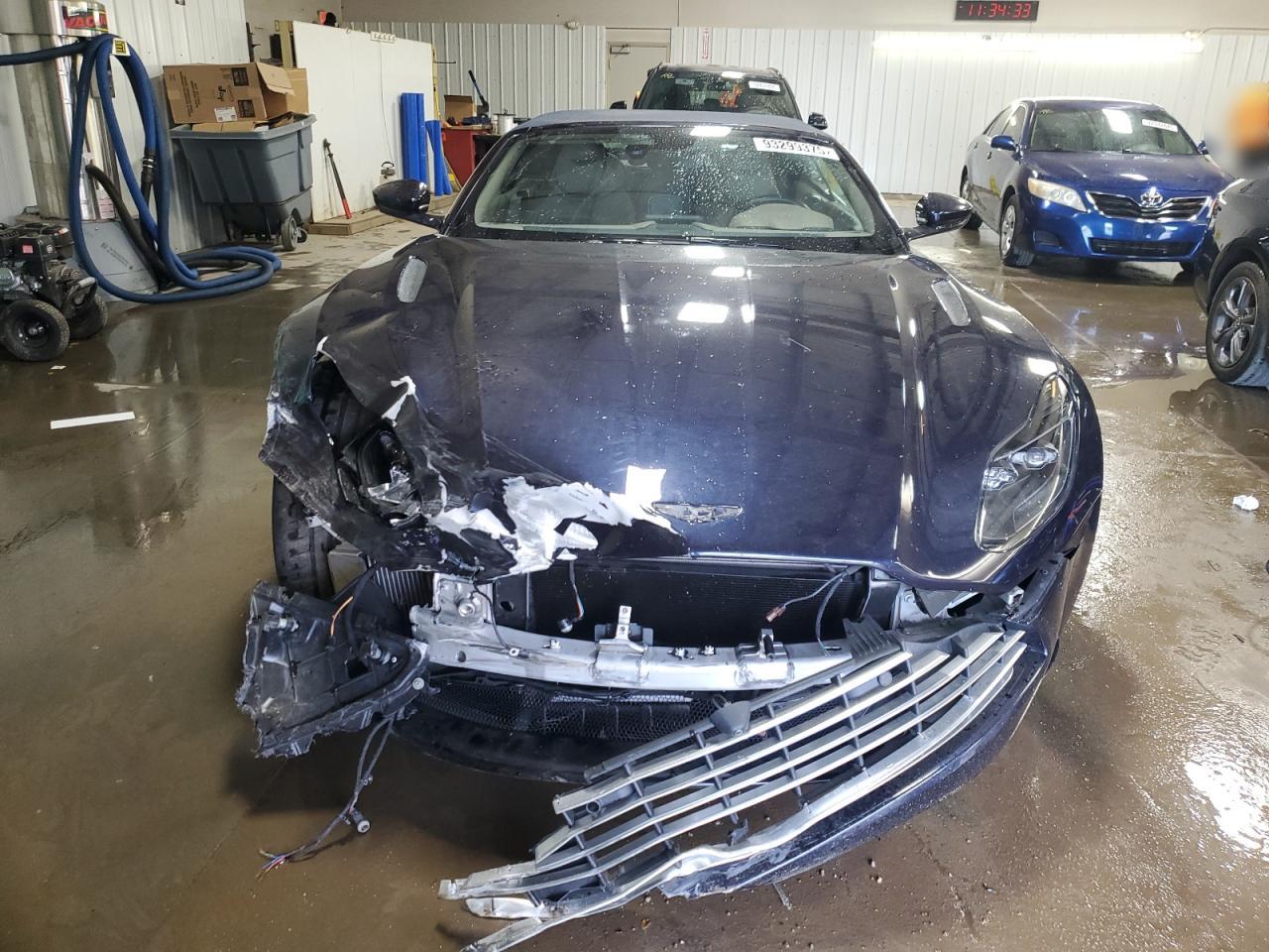 Aston Martin DB11 Image 3