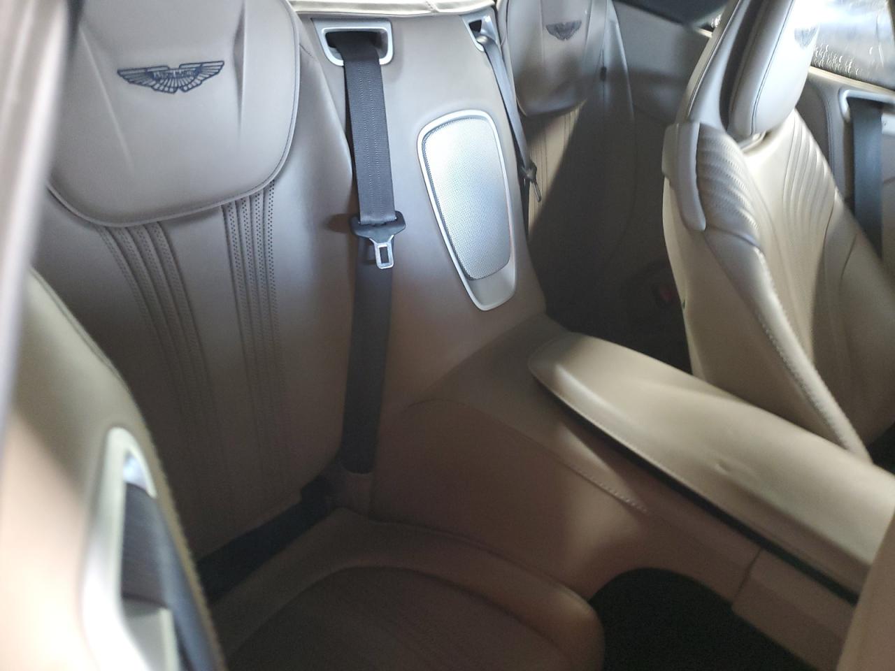 Aston Martin DB11 Image 6