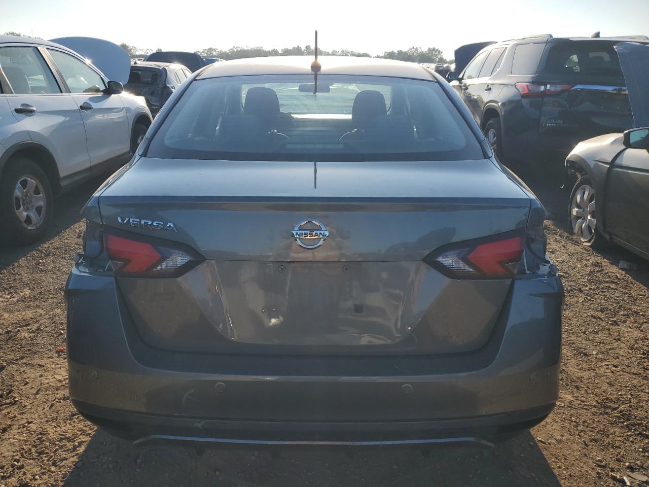 Nissan Versa S Image 13