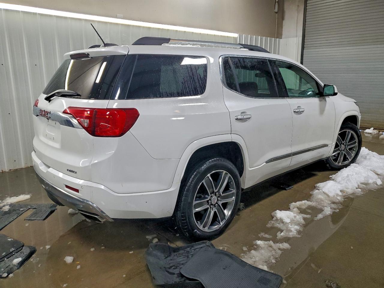 GMC Acadia Denali Image 2