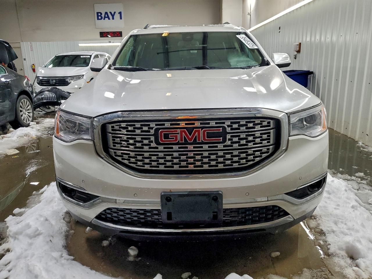 GMC Acadia Denali Image 6