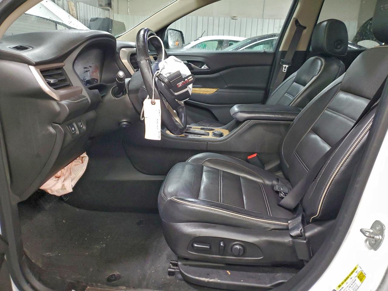 GMC Acadia Denali Image 10