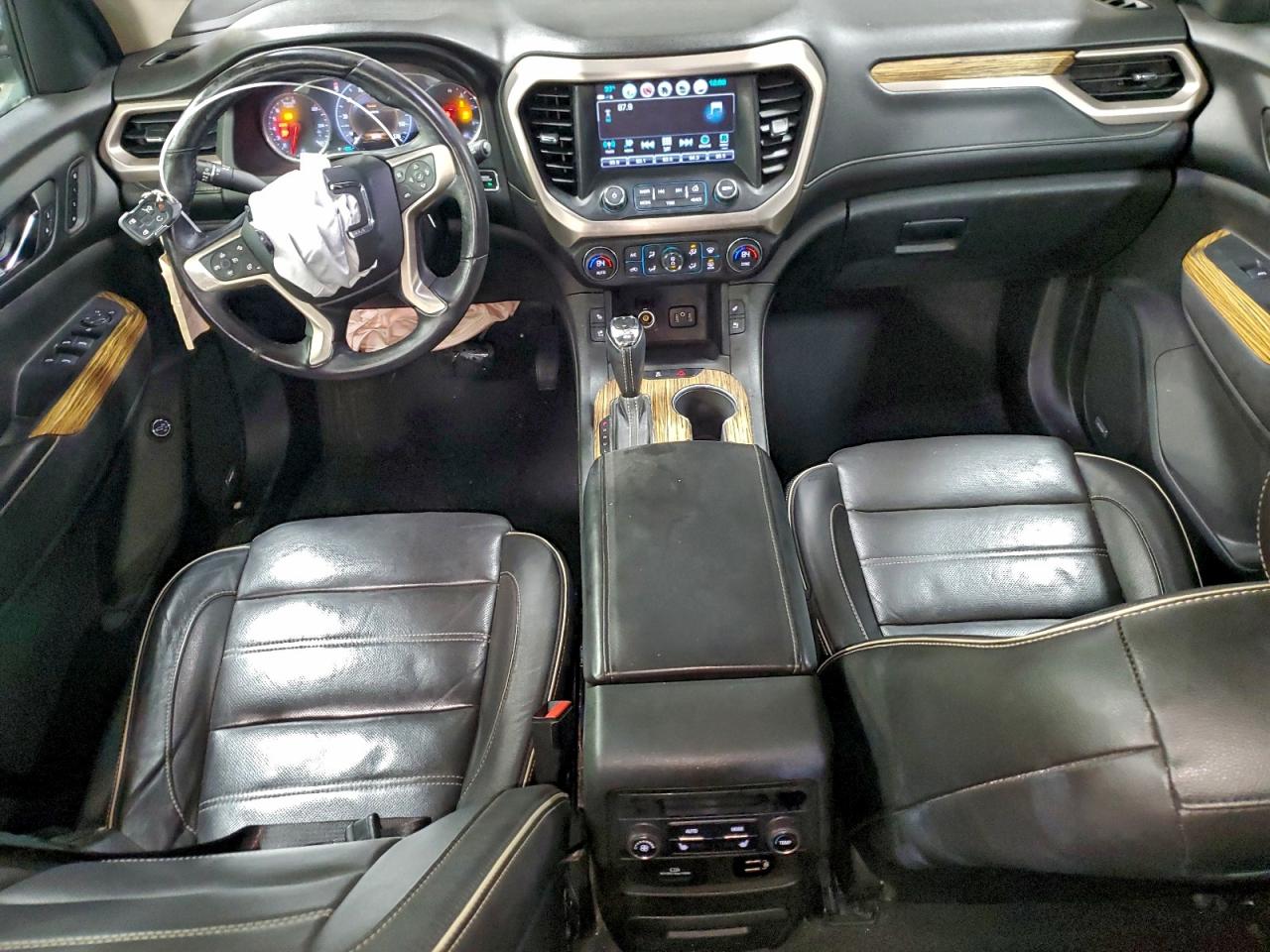 GMC Acadia Denali Image 7