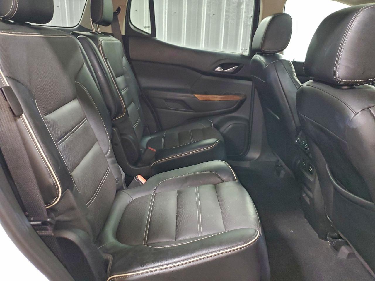 GMC Acadia Denali Image 9