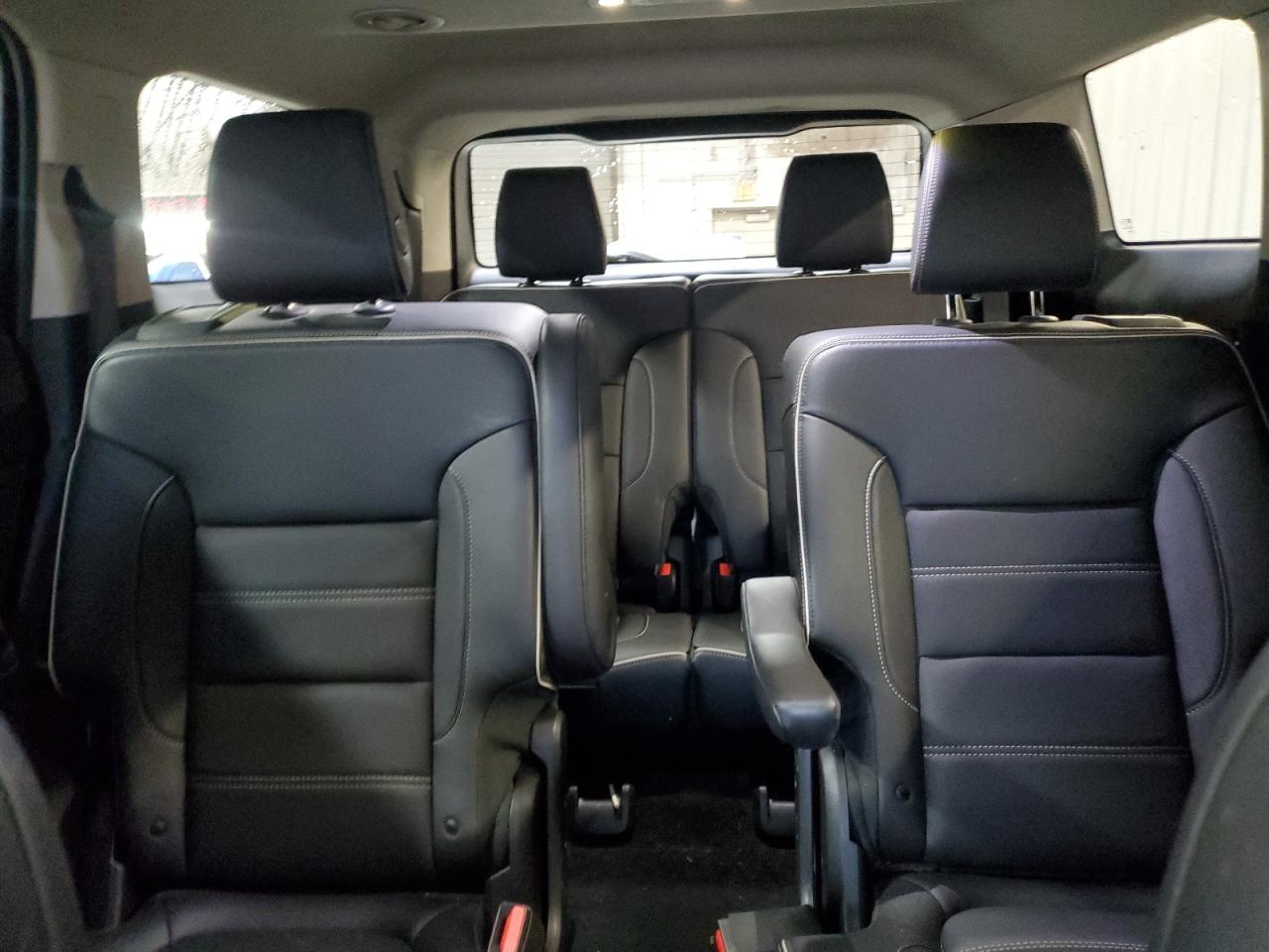 GMC Acadia Denali Image 13