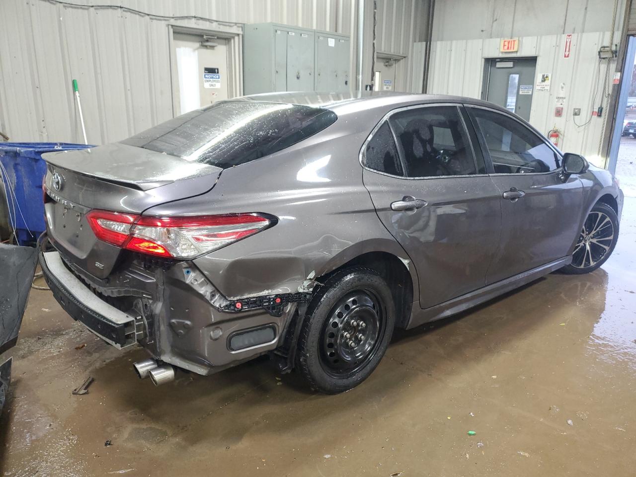 Toyota Camry L Image 8