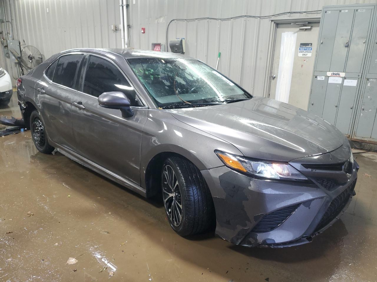 Toyota Camry L Image 13