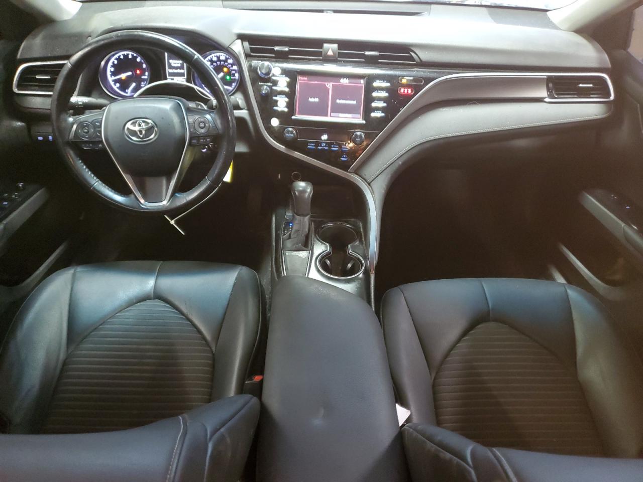 Toyota Camry L Image 10