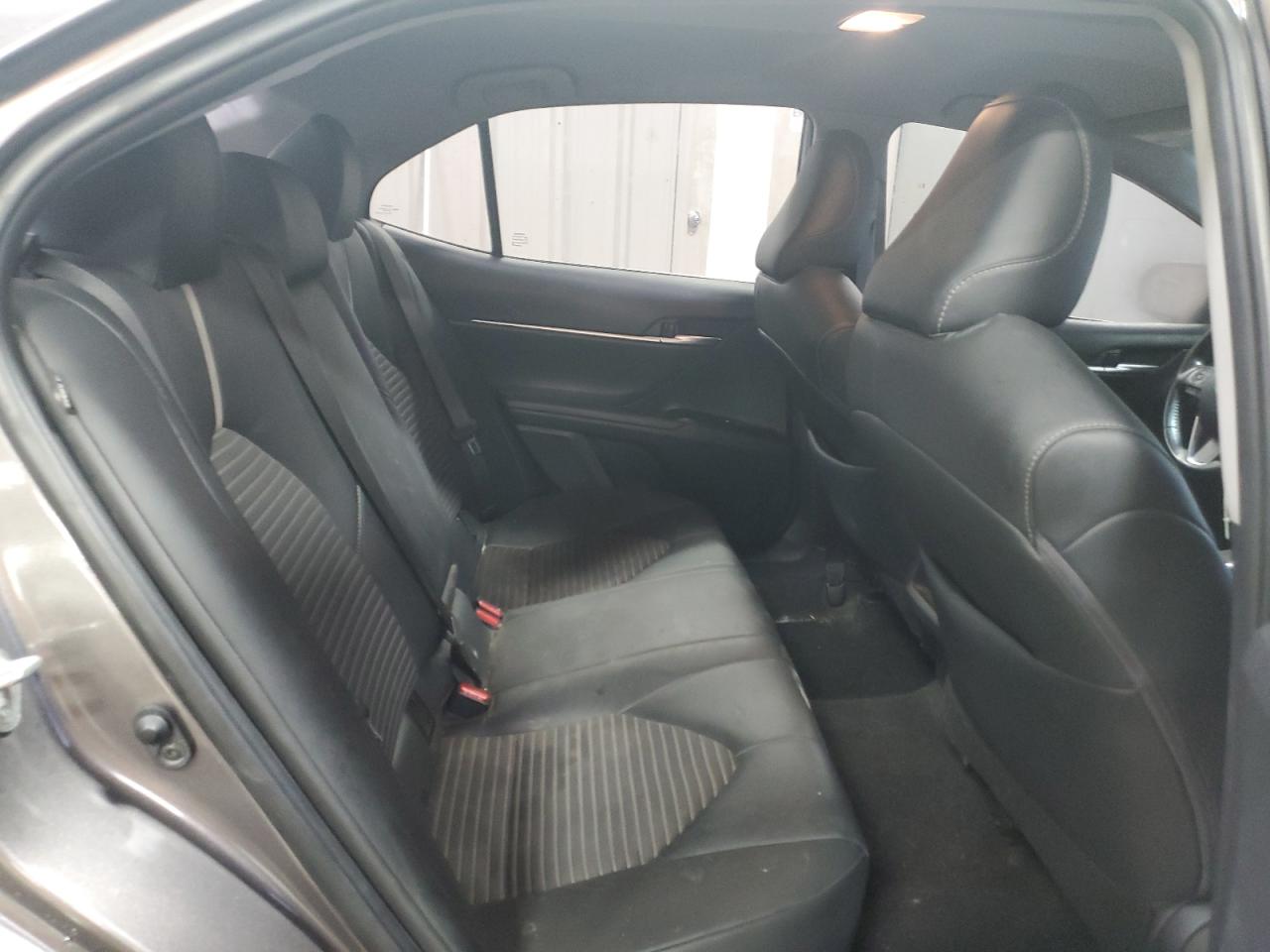 Toyota Camry L Image 11