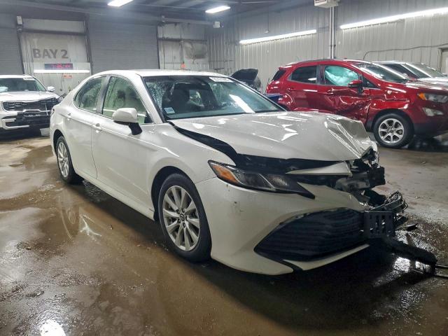 Toyota Camry L Image 6