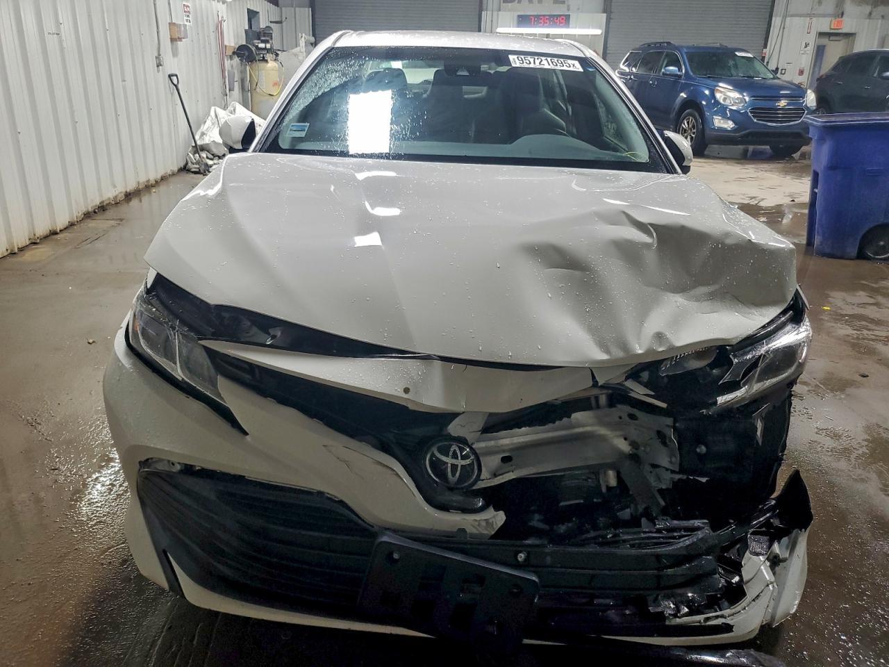 Toyota Camry L Image 12