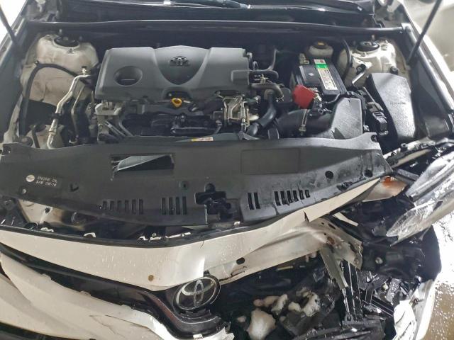 Toyota Camry L Image 8