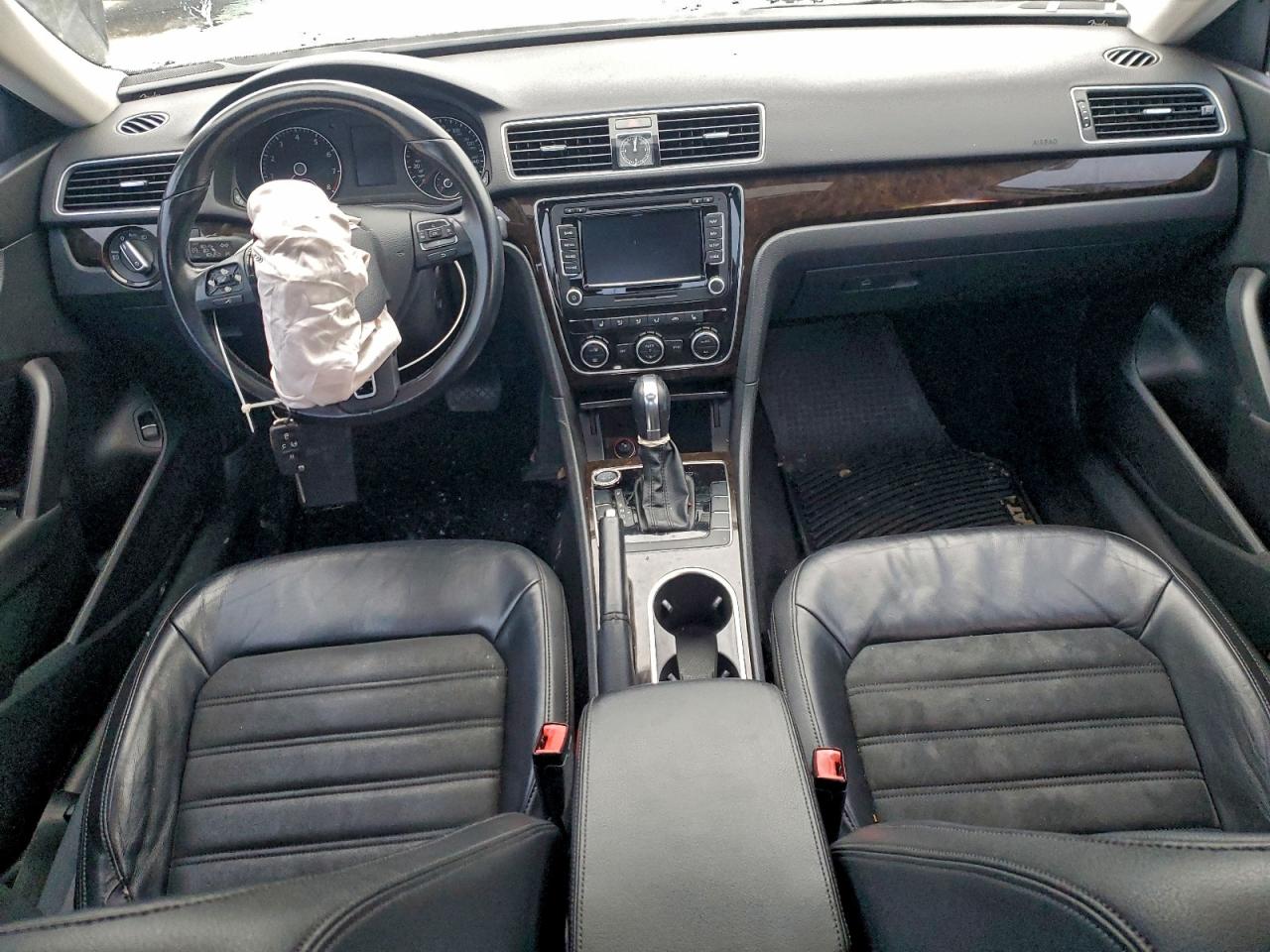 Volkswagen Passat Sel Image 12