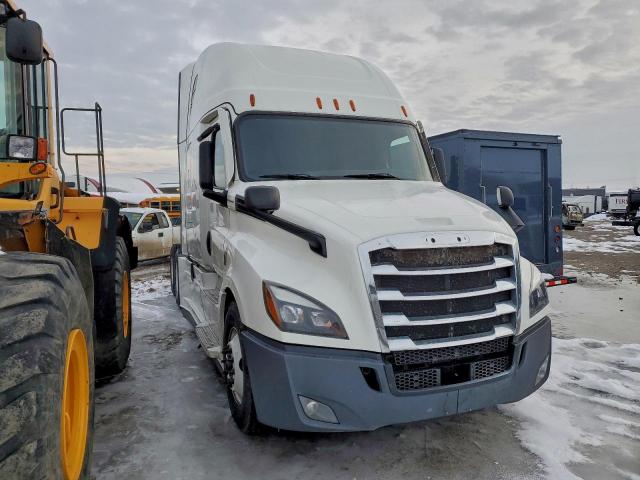  Salvage Freightliner Cascadia 1