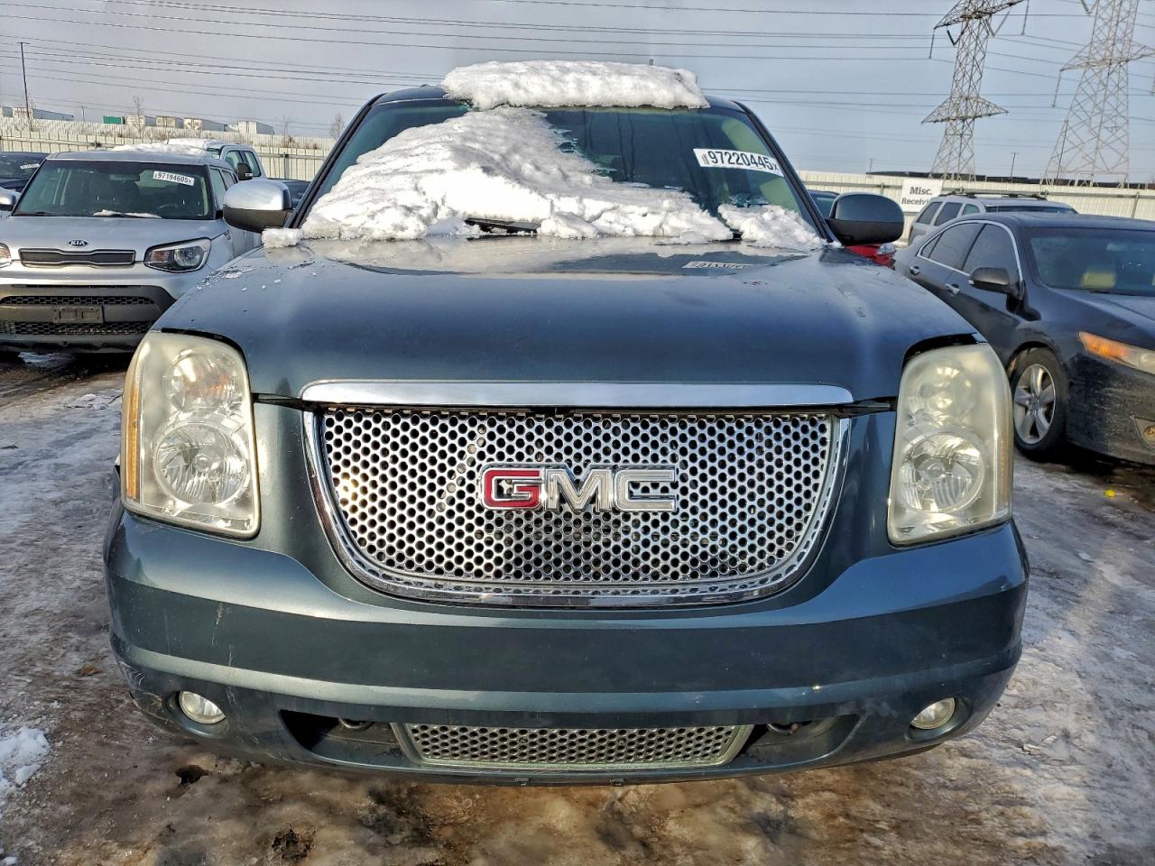 GMC Yukon Denali Image 10