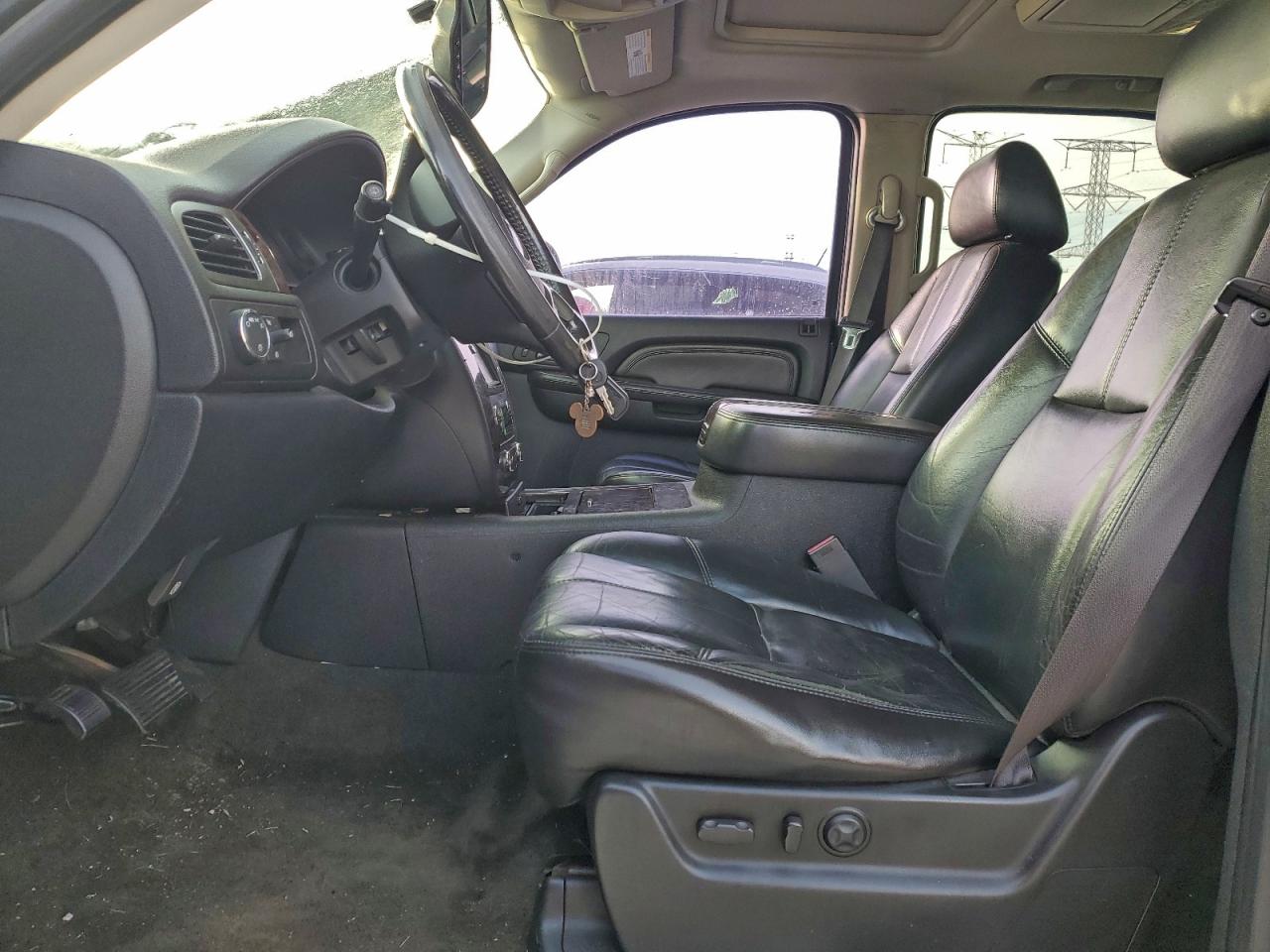 GMC Yukon Denali Image 5