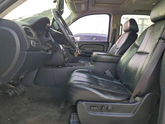 GMC Yukon Denali Image 5