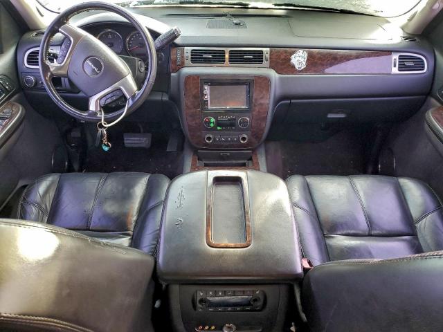 GMC Yukon Denali Image 8