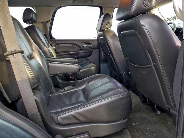 GMC Yukon Denali Image 11