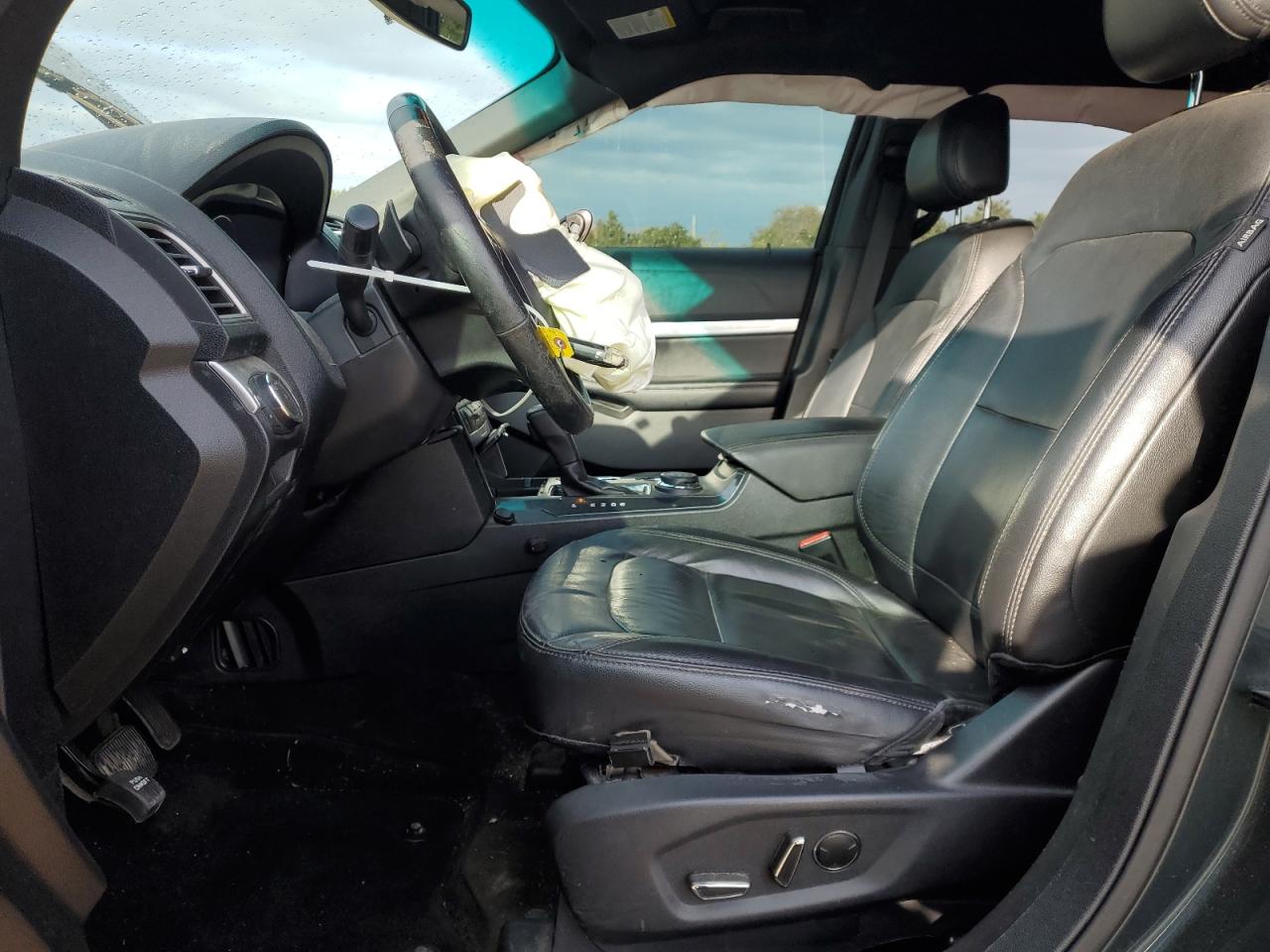 Ford Explorer Xlt Image 3