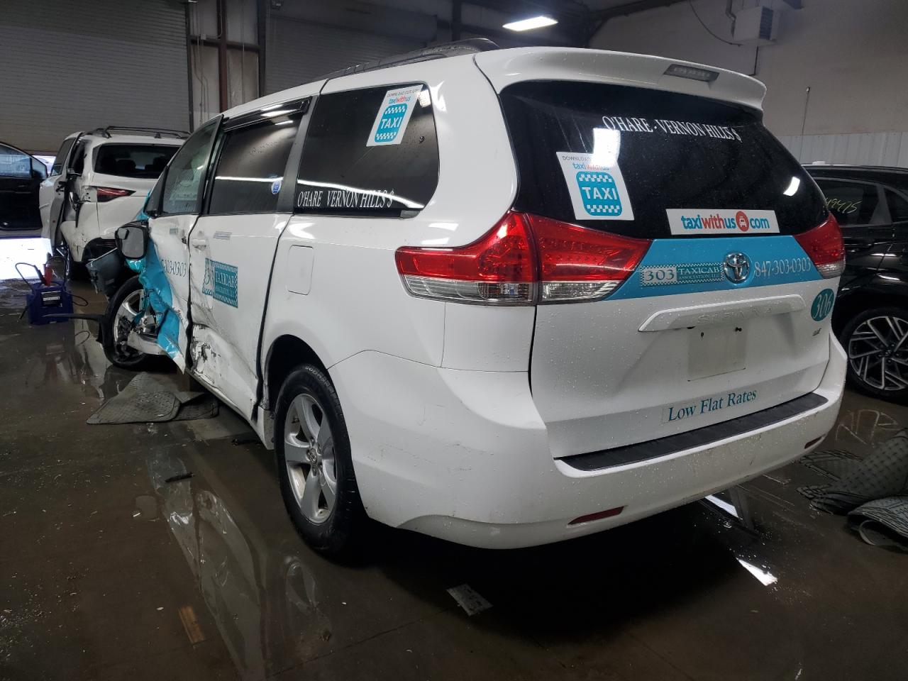 Toyota Sienna Le Image 4