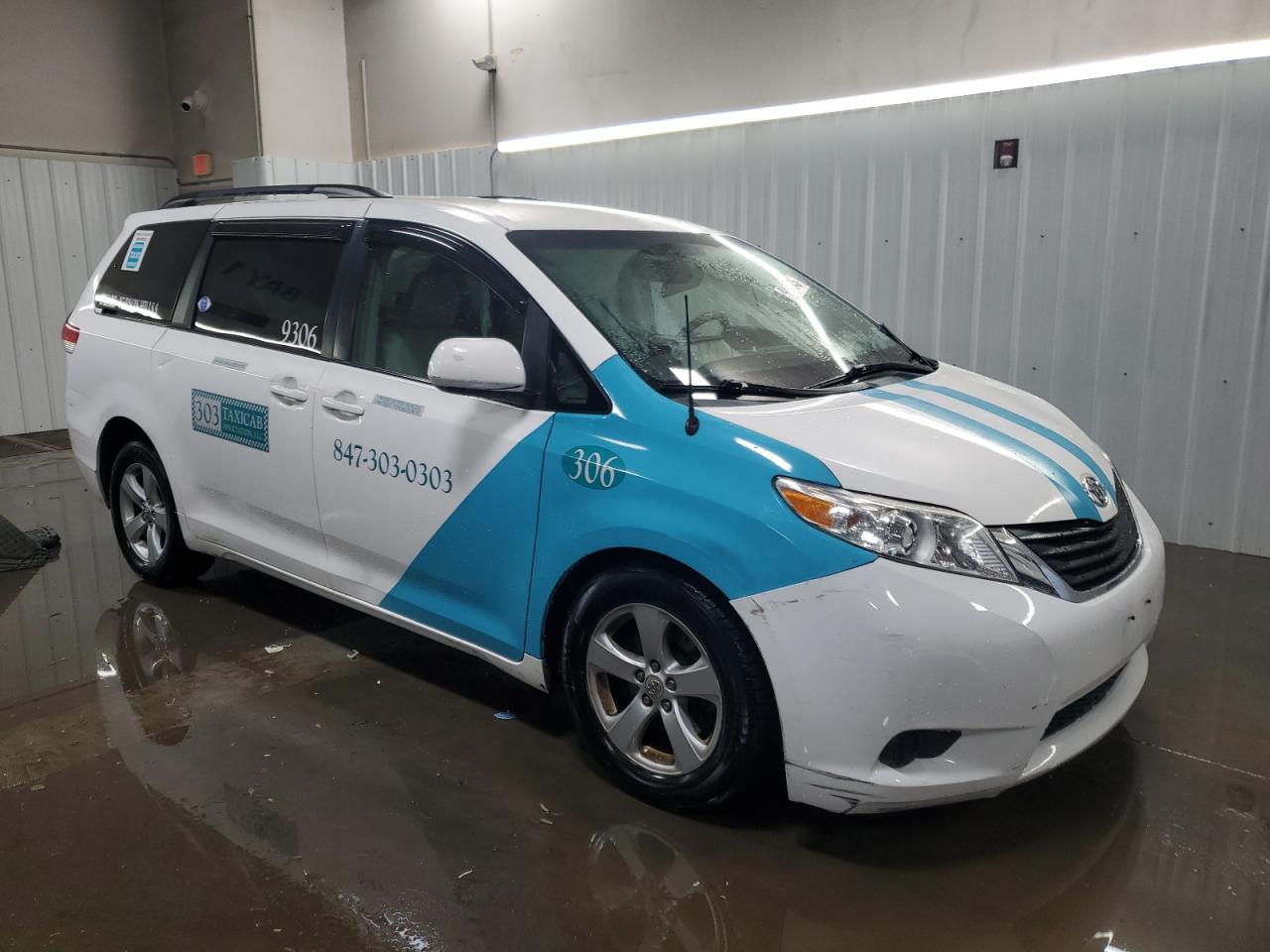 Toyota Sienna Le Image 5