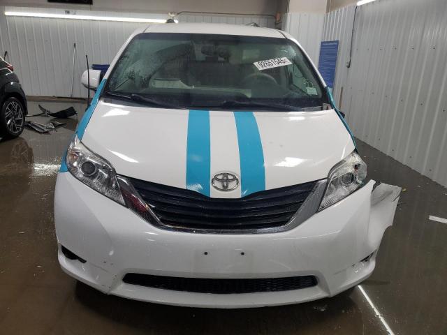 Toyota Sienna Le Image 2