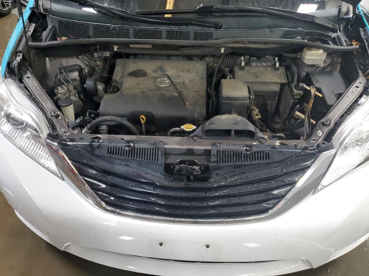 Toyota Sienna Le Image 10