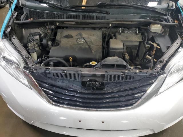 Toyota Sienna Le Image 10