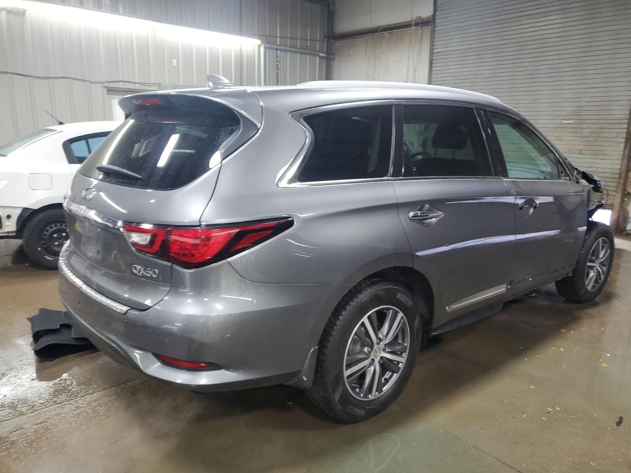 INFINITI Qx Luxe Image 3