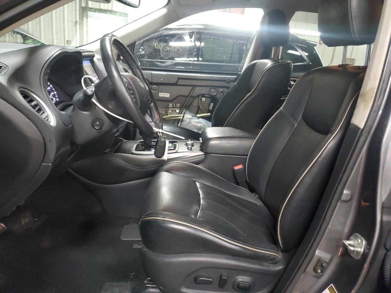 INFINITI Qx Luxe Image 11