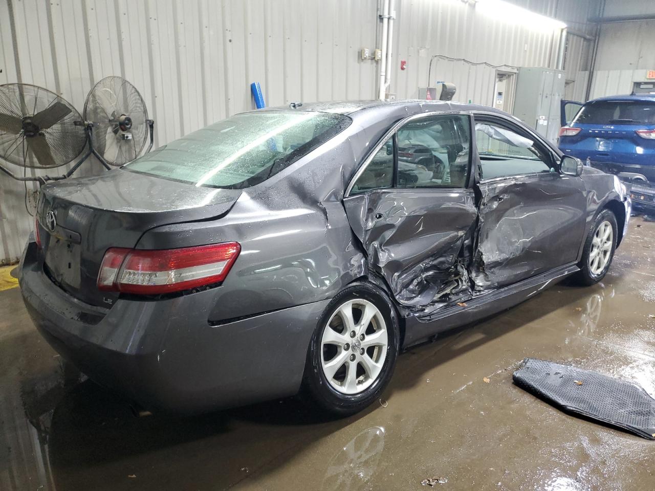 Toyota Camry Base Image 7