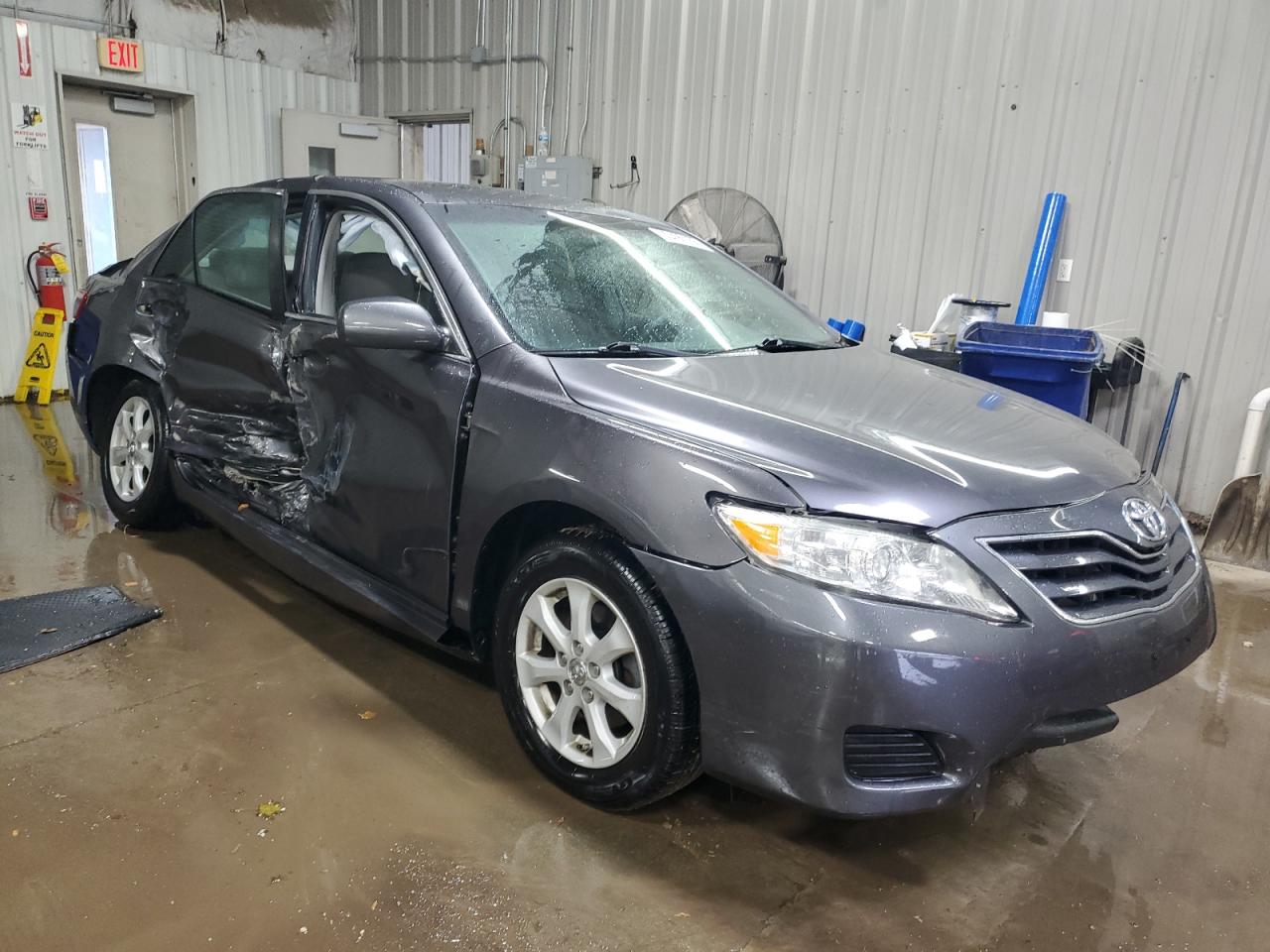 Toyota Camry Base Image 13