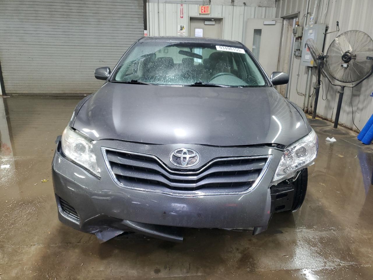 Toyota Camry Base Image 8