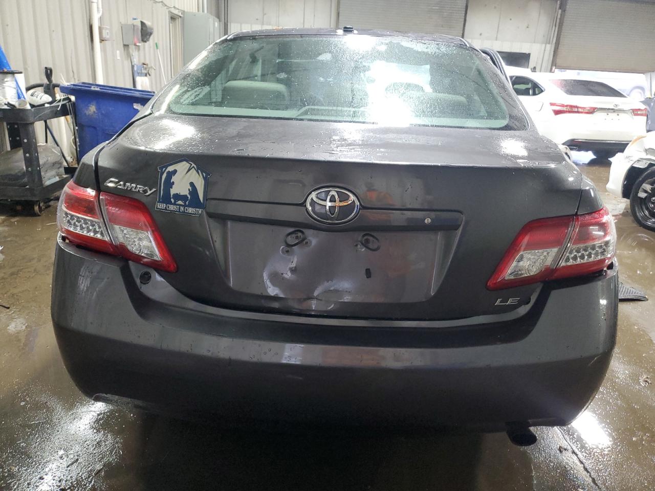 Toyota Camry Base Image 6