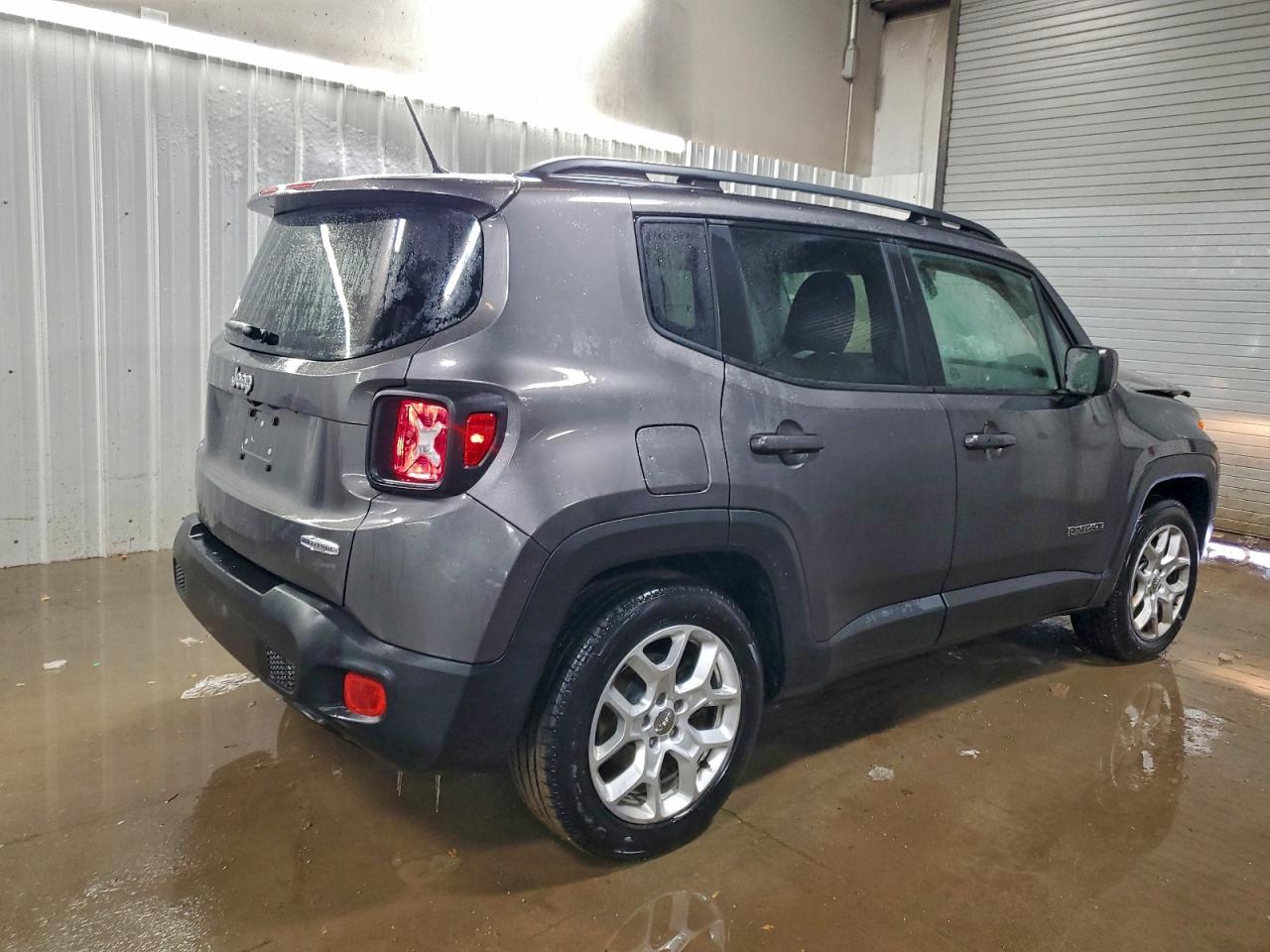 Jeep Renegade Latitude Image 3