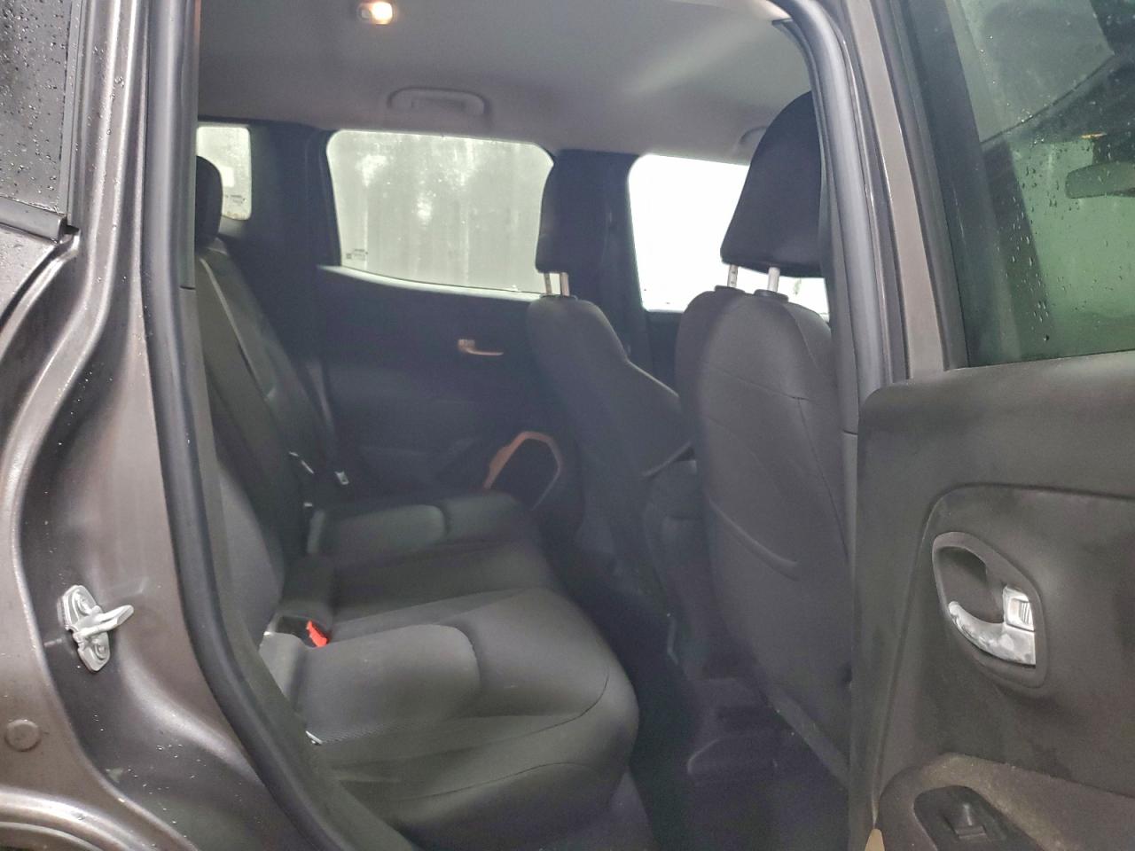 Jeep Renegade Latitude Image 6