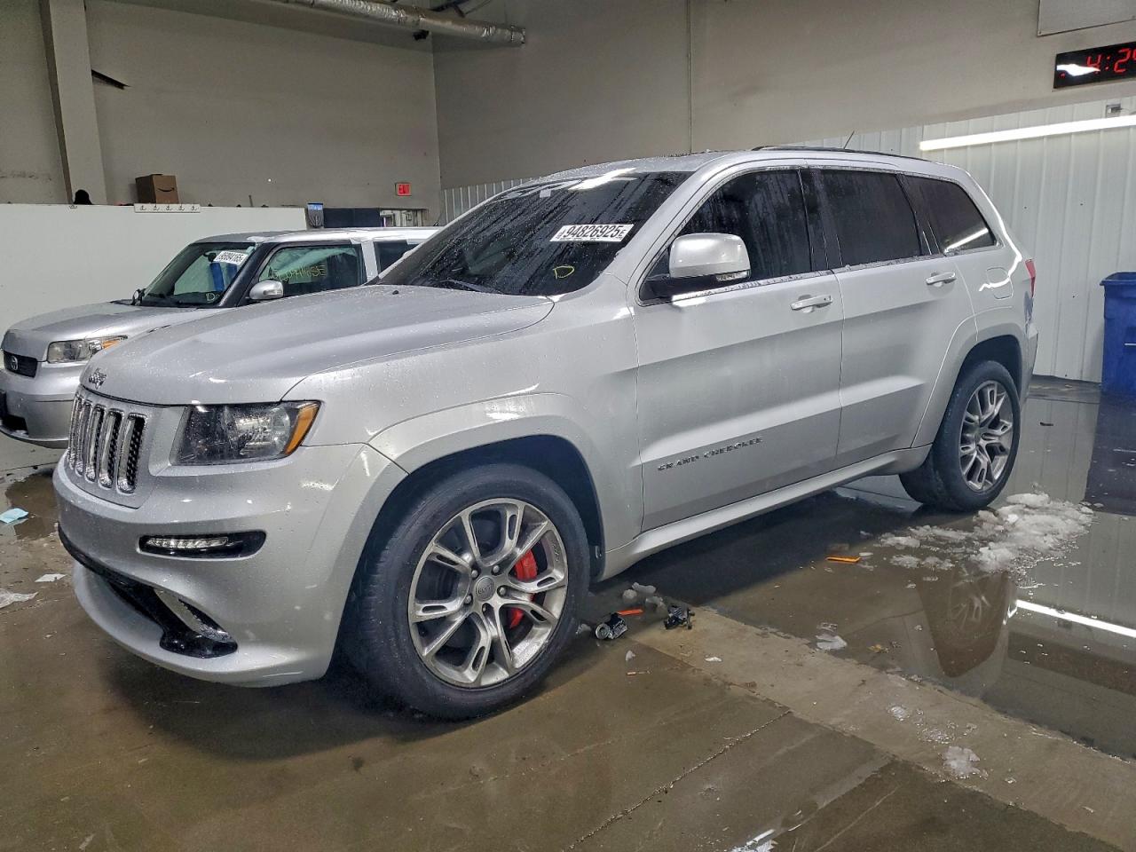 Jeep Grand Cherokee Srt-8 Image 1
