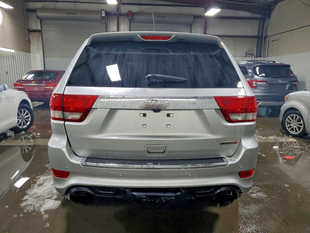 Jeep Grand Cherokee Srt-8 Image 4